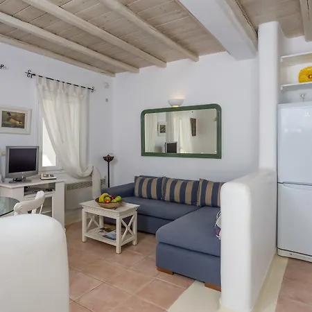 Clio Apartment *